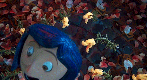Coraline feliz de haber entrado en otra dimensión.- Blog Hola Telcel