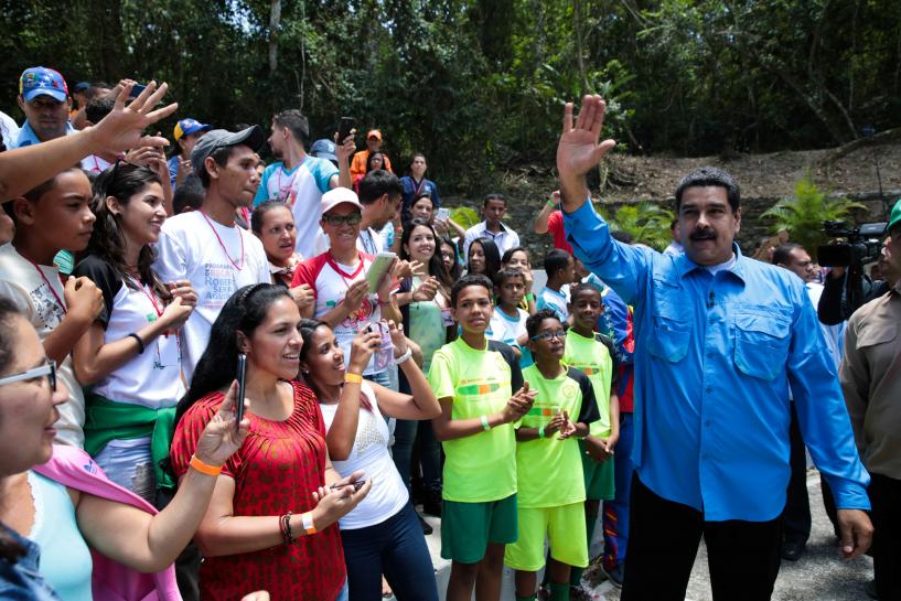 Según Maduro, la oposición se reune con él en secreto