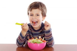 Alimentación de los niños condiciona su salud en la adultez