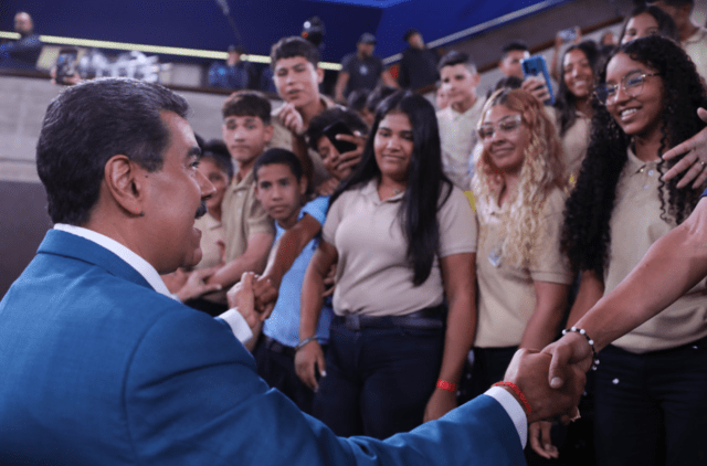 Mientras el fiscal general busca abolir el reggaeton, Maduro le sube el volumen a una canción de Bad Bunny