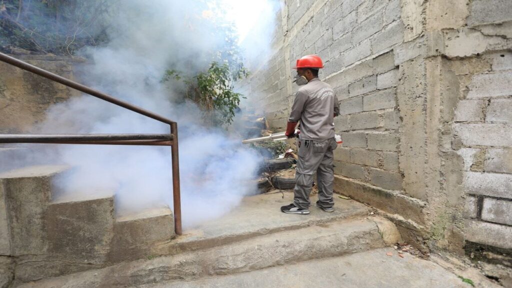 Venezuela despliega operativo nacional de fumigación contra el dengue