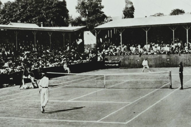 Luis Alejandro Sampayo Cabada - Evolución de las reglas del tenis ¡Del jardín victoriano a la cancha moderna! - FOTO